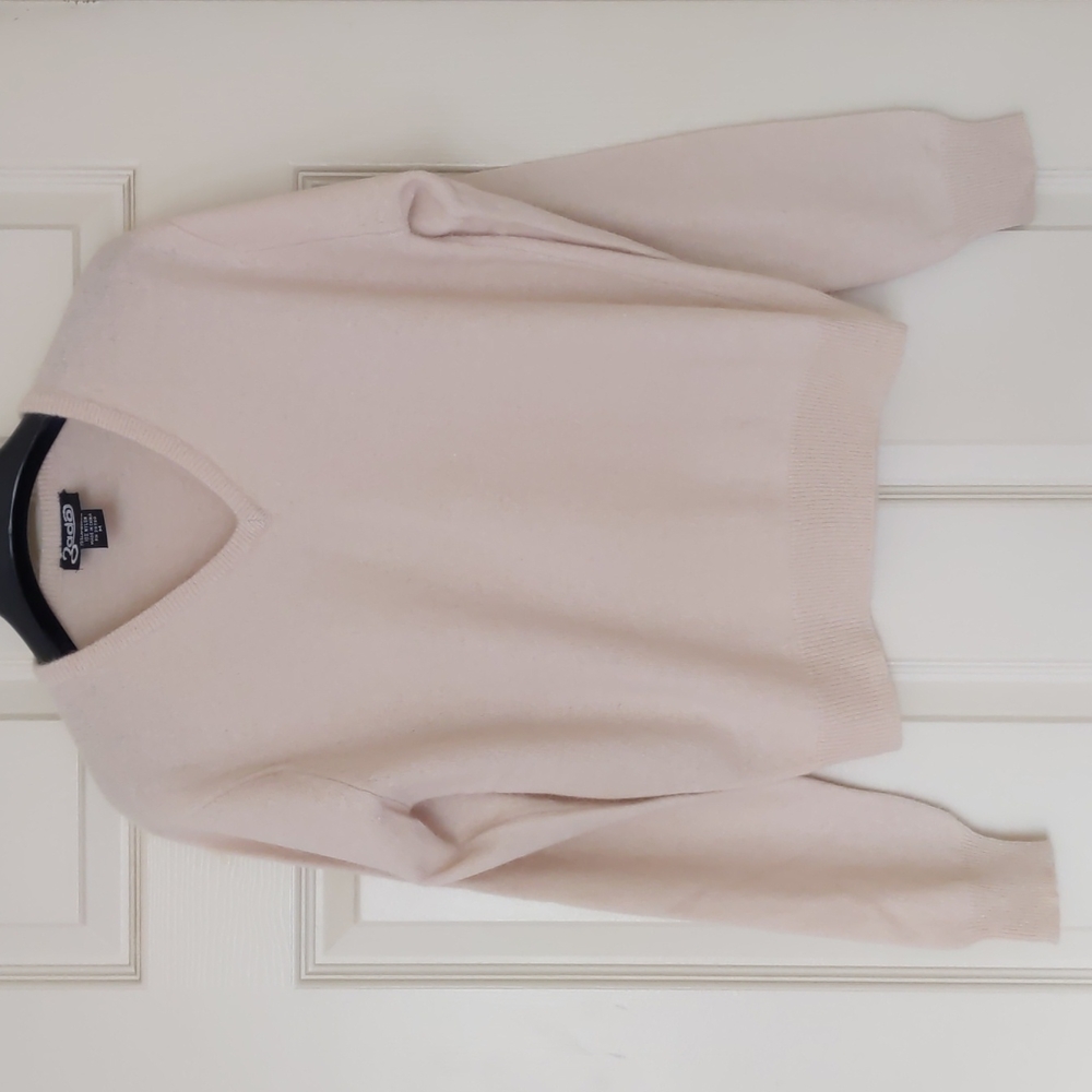 NWOT. Woman's Angora/Lambswool V- Neck sweater.